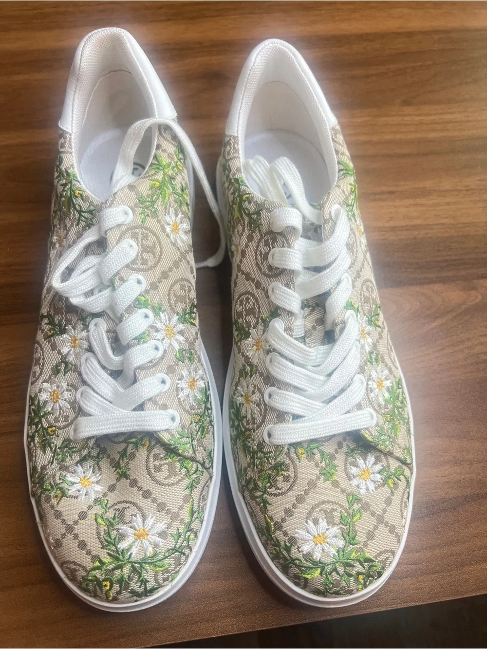 Tory Burch Howell T Monogram Embroidered Court Sneaker (sz 9)